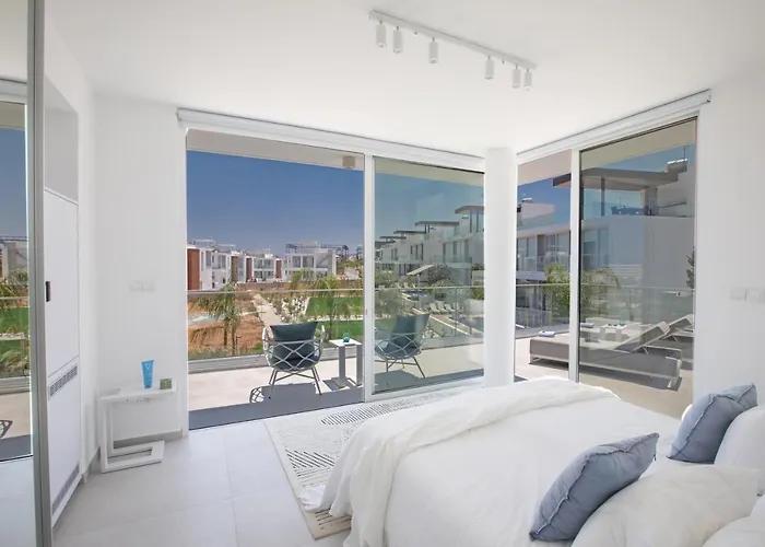 Olivine Pearl 3 * Protaras